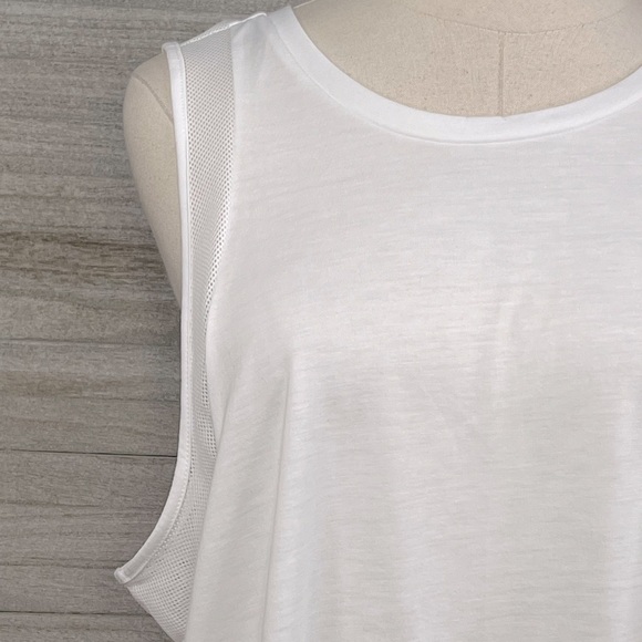 OLD NAVY (Active) Twist Hem Tank Top w Mesh Accents White-XL - Picture 2 of 3